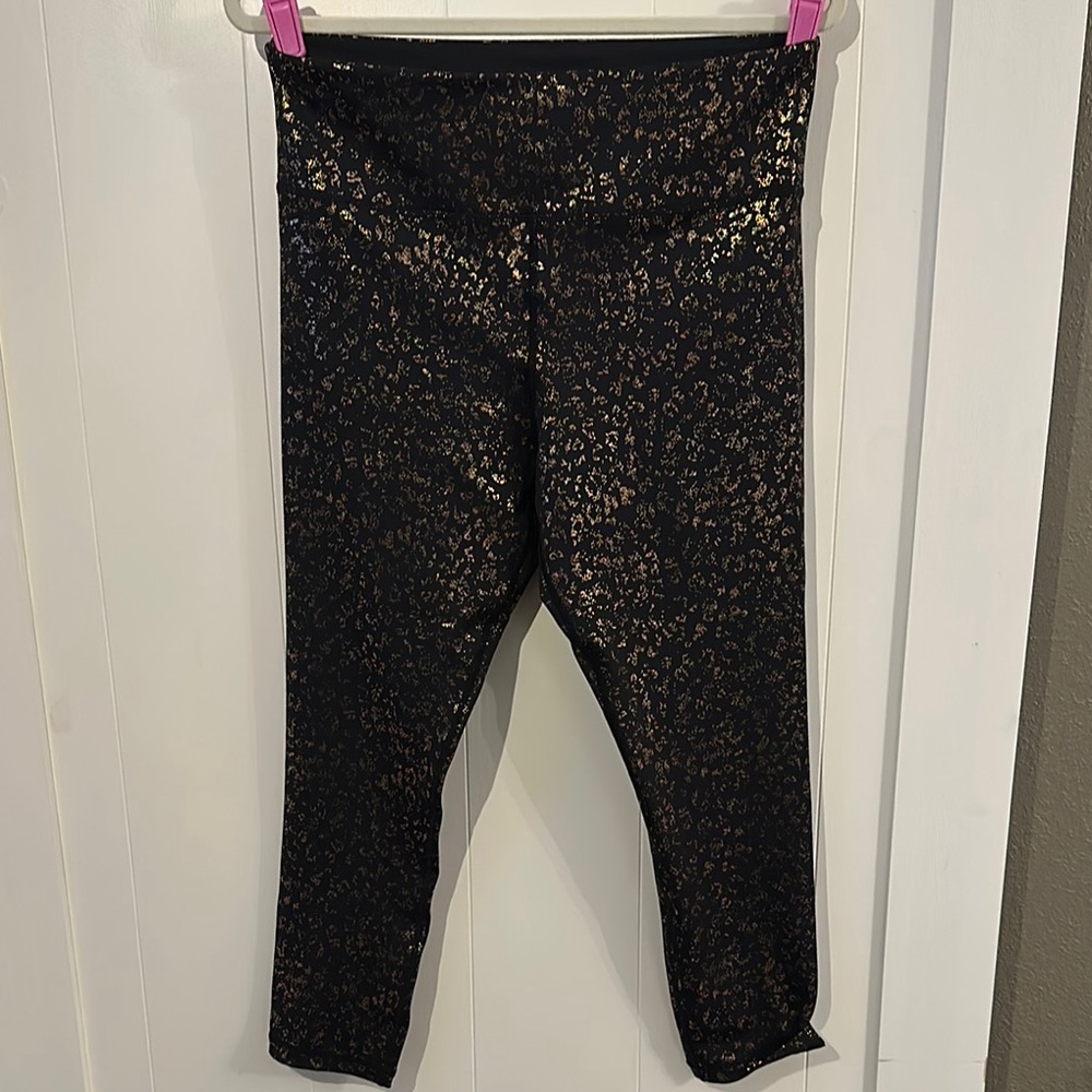 ZYIA Women's Black and metallic rose Gold Patterned Leggings